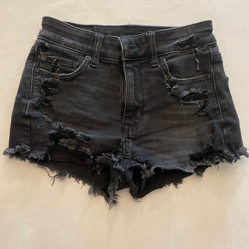 Cutoff black denim shorts, stretchy.